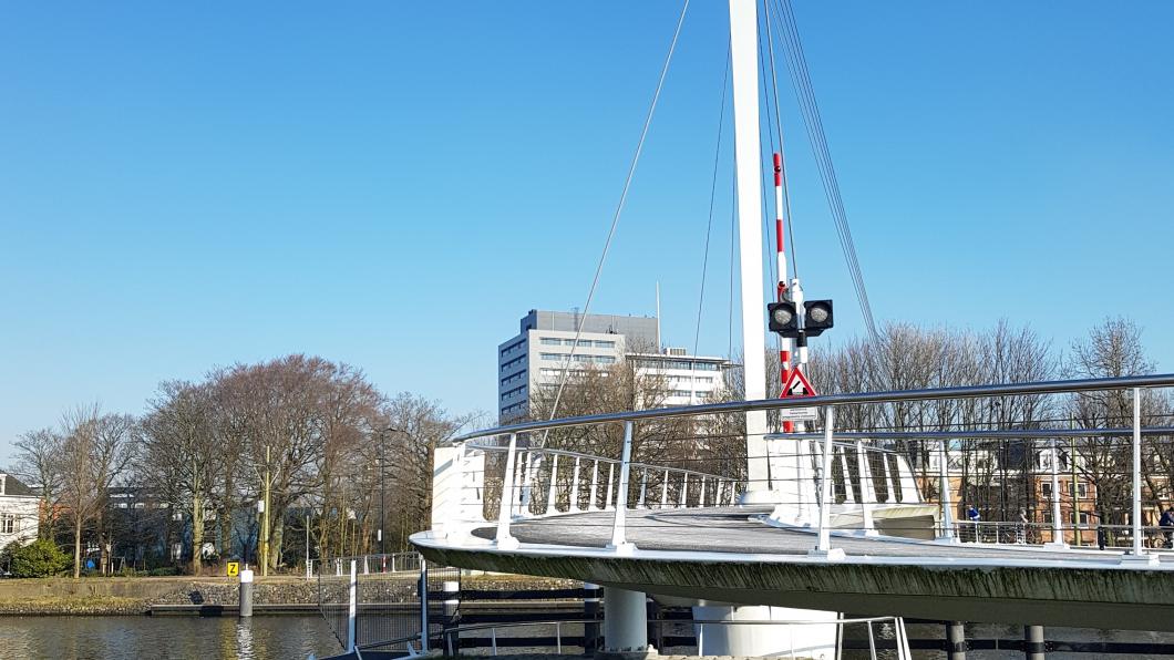 Fietsburg over de Vliet.jpg